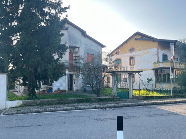casa indipendente in vendita a Boltiere