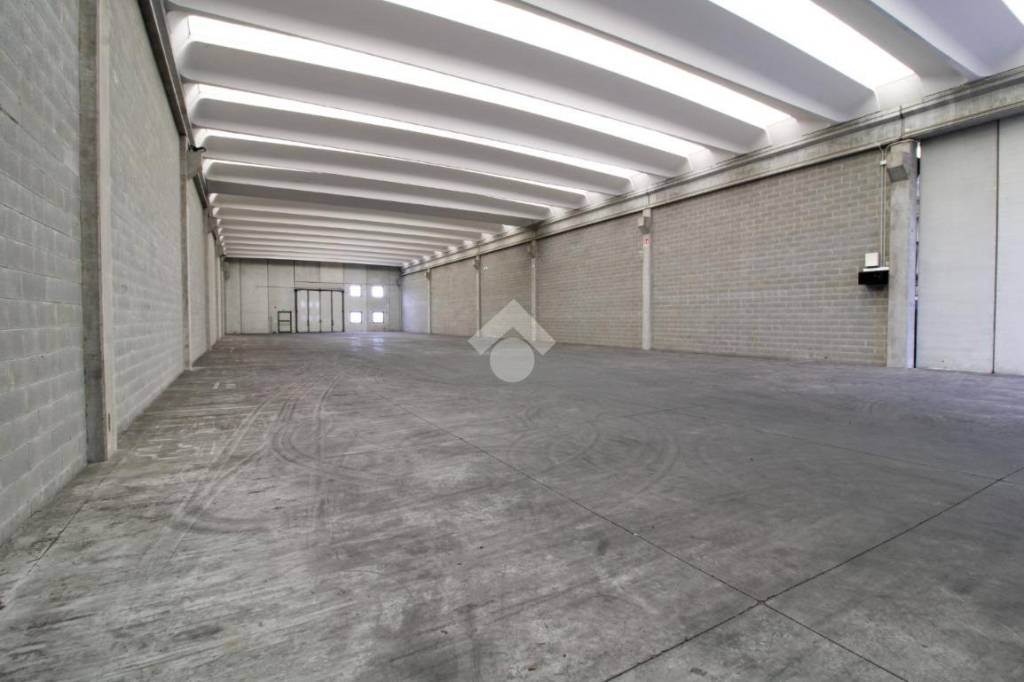 locale commerciale in vendita a Boltiere