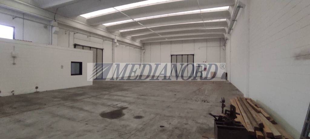 locale commerciale in vendita a Boltiere