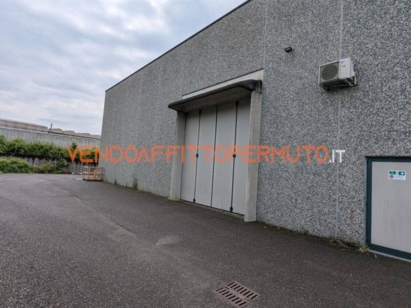 locale commerciale in vendita a Boltiere