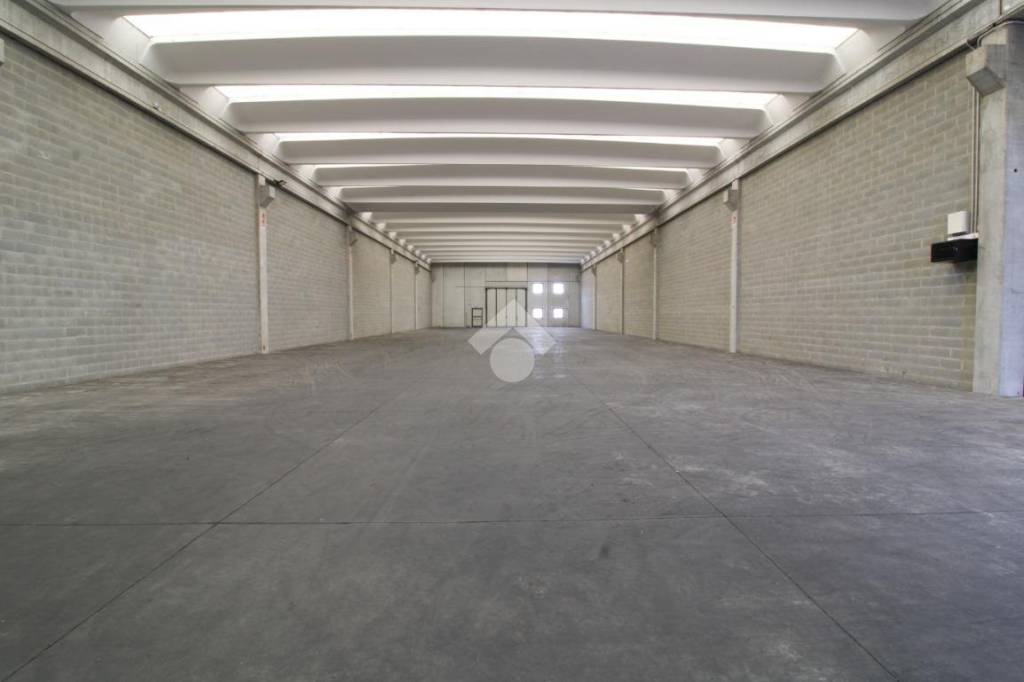 locale commerciale in vendita a Boltiere