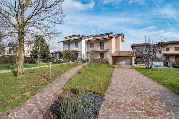 casa indipendente in vendita a Boltiere