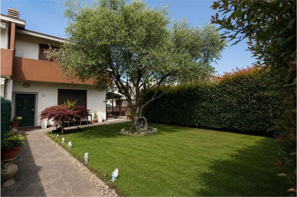 casa indipendente in vendita a Boltiere