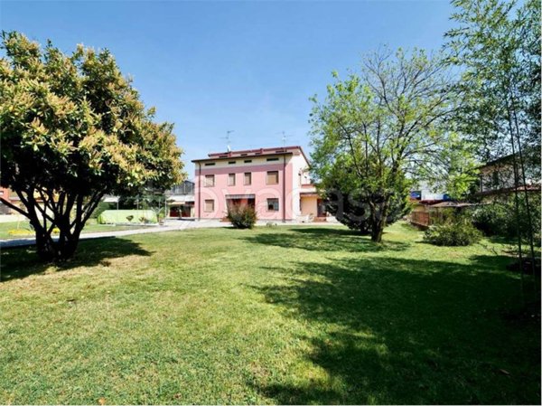 casa indipendente in vendita a Boltiere