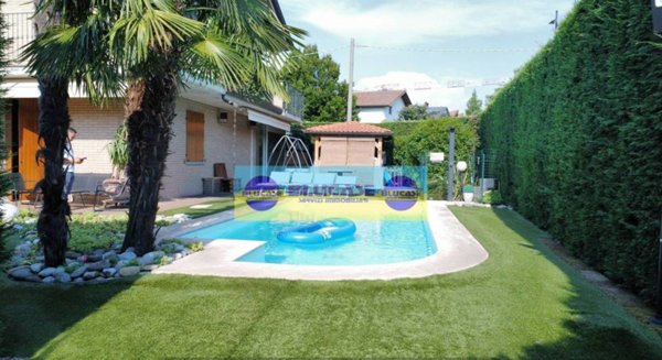 casa indipendente in vendita a Boltiere