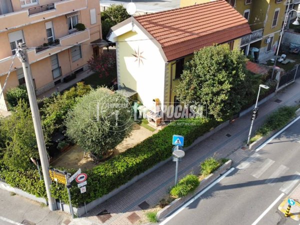 casa indipendente in vendita a Boltiere