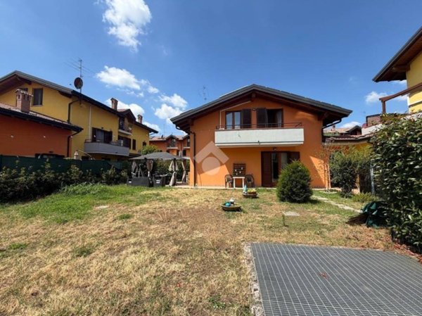 casa indipendente in vendita a Boltiere