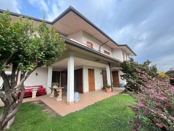 casa indipendente in vendita a Boltiere