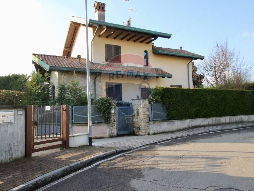 casa indipendente in vendita a Bonate Sopra
