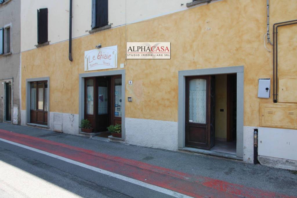 negozio in vendita a Bonate Sopra in zona Ghiaie di Bonate Sopra
