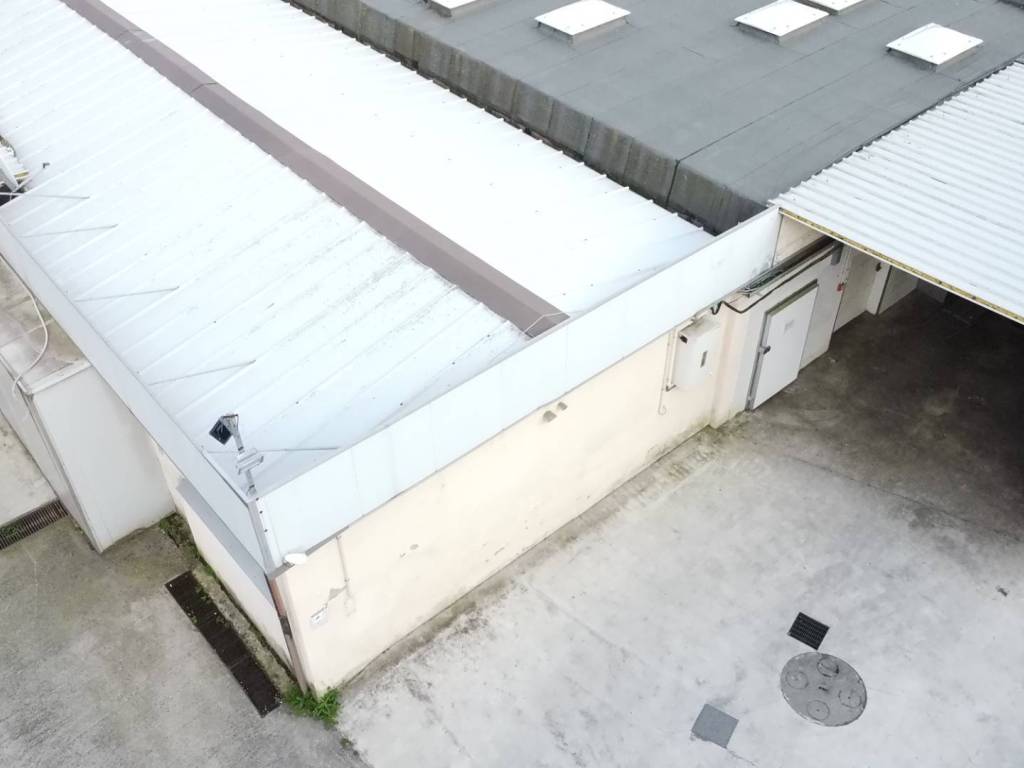 negozio in vendita a Bonate Sopra in zona Ghiaie di Bonate Sopra