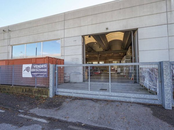 locale commerciale in vendita a Bonate Sopra