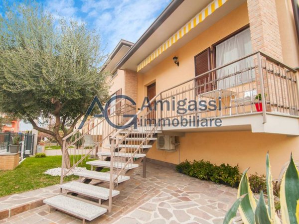 casa indipendente in vendita a Bonate Sopra