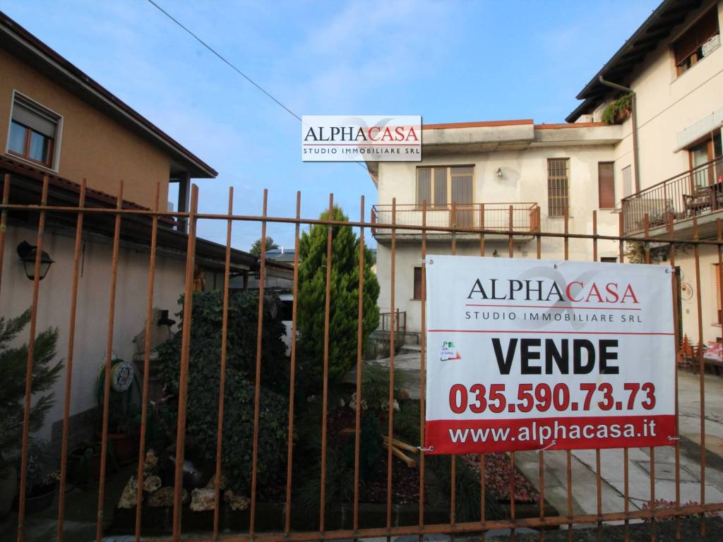 intera palazzina in vendita a Bonate Sopra