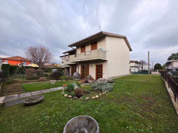 casa indipendente in vendita a Bonate Sopra