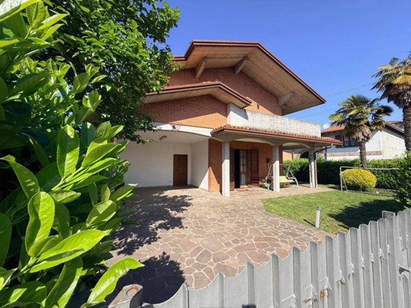 casa indipendente in vendita a Bonate Sopra in zona Ghiaie di Bonate Sopra
