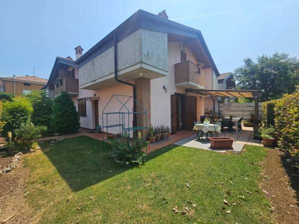 casa indipendente in vendita a Bonate Sopra in zona Ghiaie di Bonate Sopra