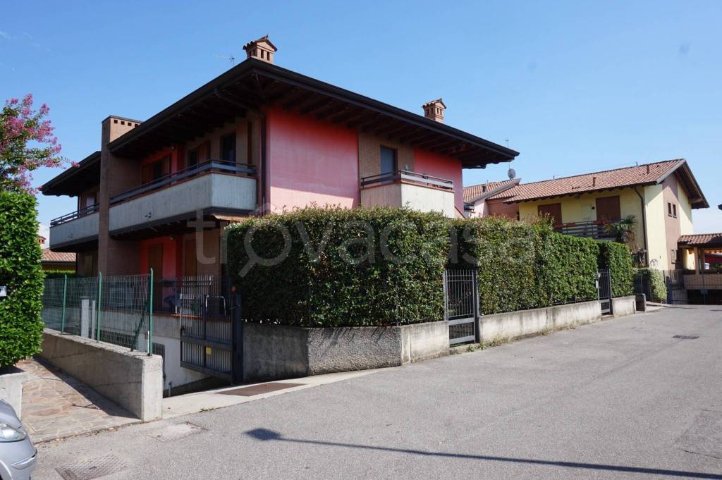 box auto in vendita a Bonate Sopra in zona Ghiaie di Bonate Sopra