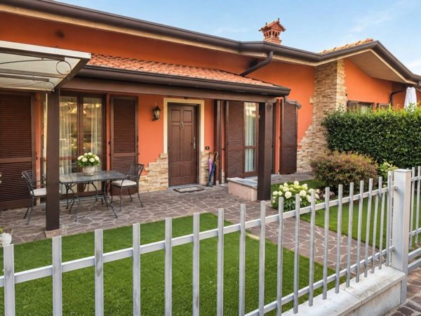 casa indipendente in vendita a Bonate Sopra in zona Ghiaie di Bonate Sopra