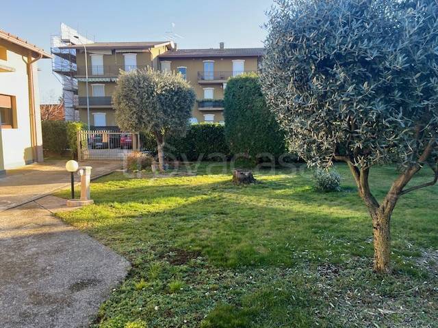 casa indipendente in vendita a Bonate Sotto