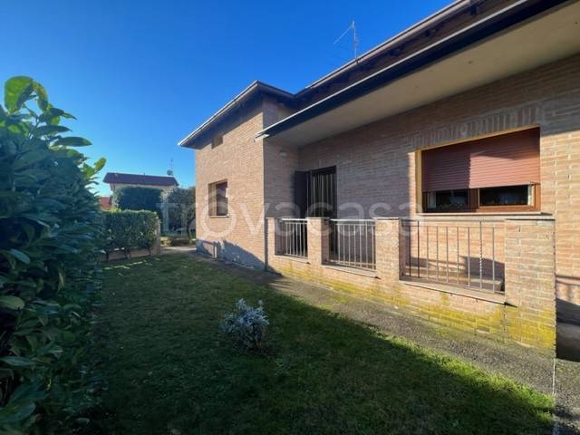 casa indipendente in vendita a Bonate Sotto