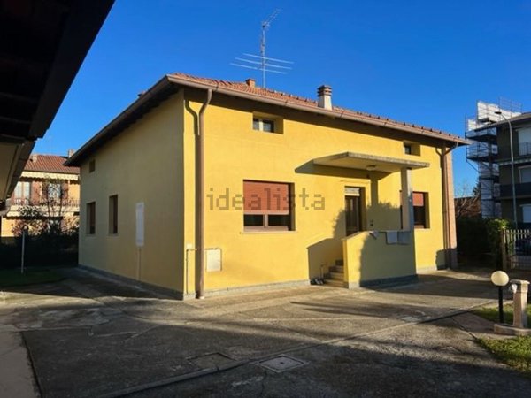 casa indipendente in vendita a Bonate Sotto