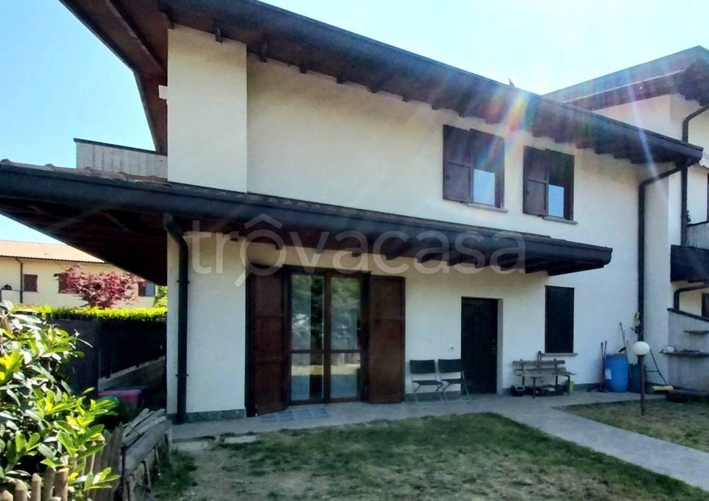casa indipendente in vendita a Bonate Sotto