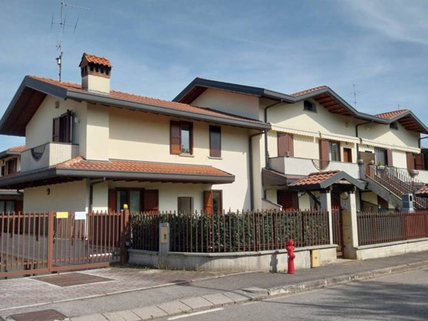 casa indipendente in vendita a Bonate Sotto
