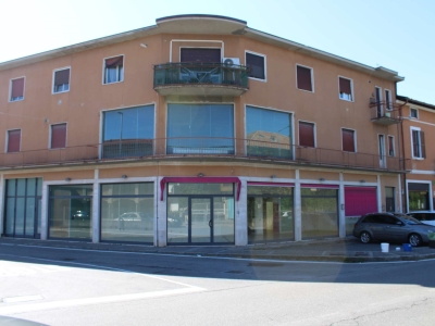 negozio in vendita a Bonate Sotto