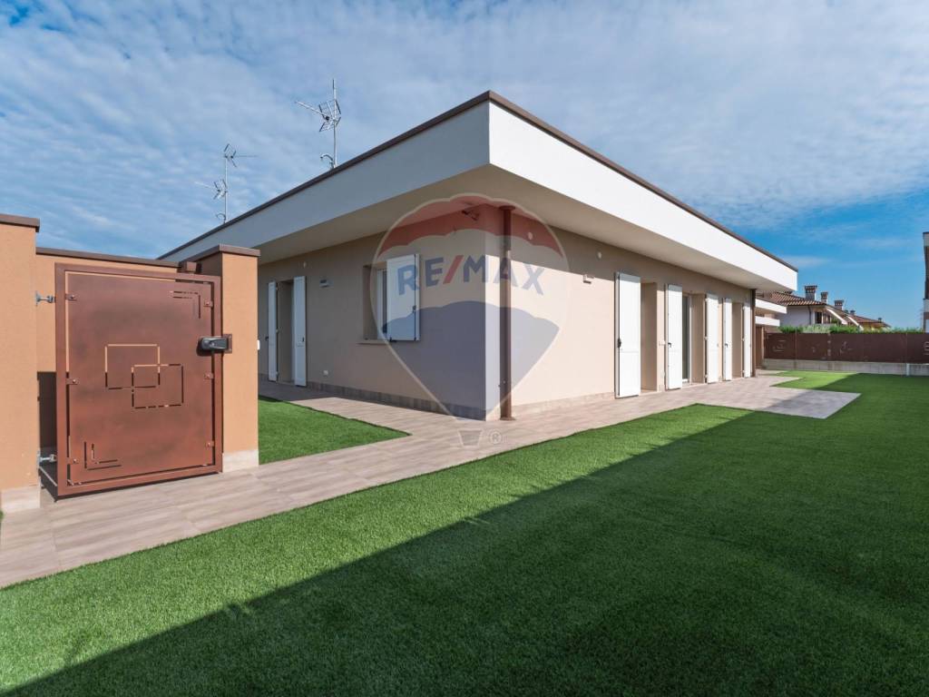 casa indipendente in vendita a Bonate Sotto