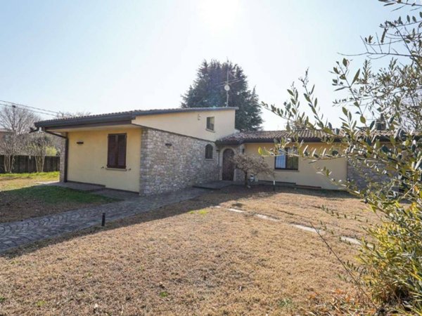 casa indipendente in vendita a Bonate Sotto