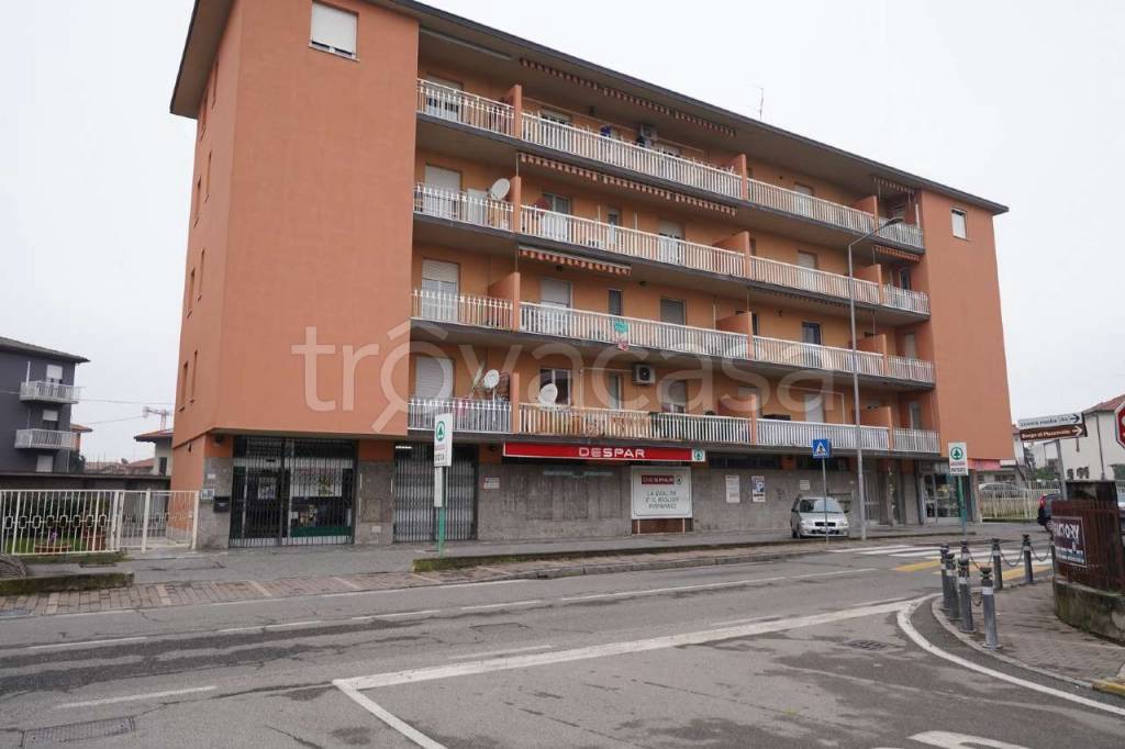 negozio in vendita a Bonate Sotto