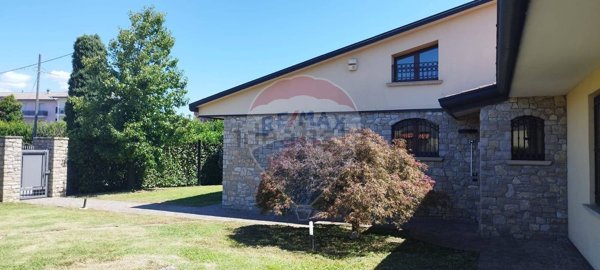 casa indipendente in vendita a Bonate Sotto