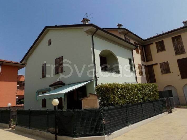 casa indipendente in vendita a Bonate Sotto