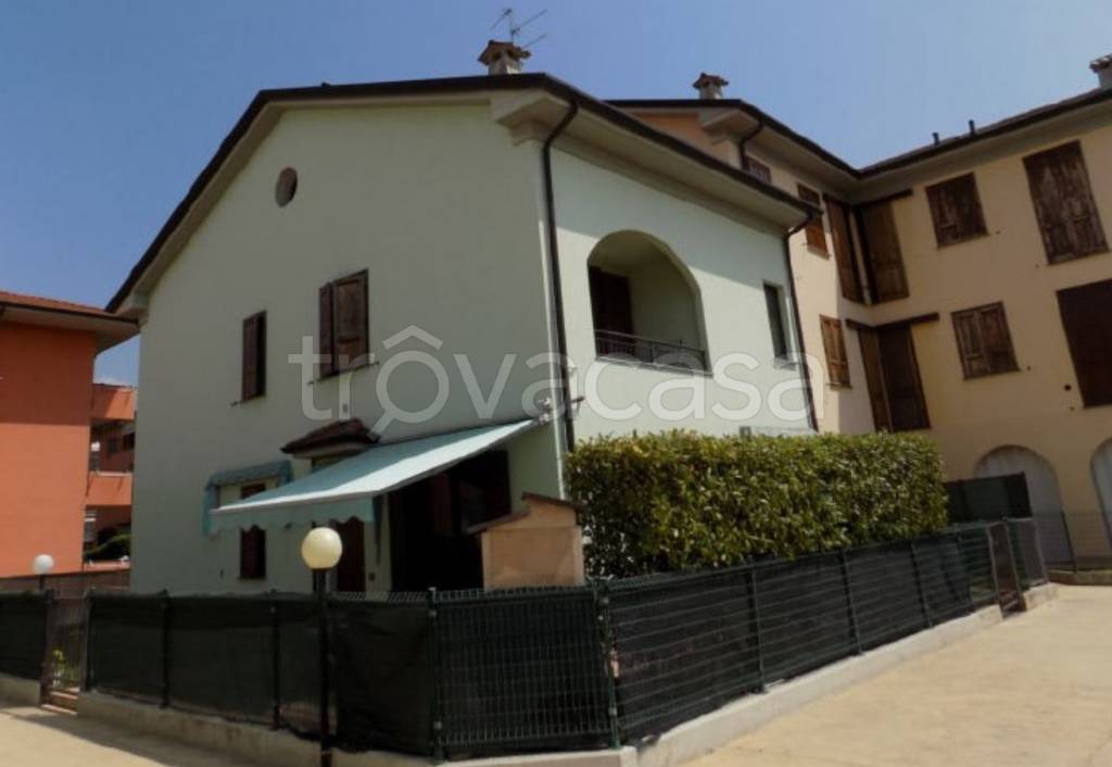 appartamento in vendita a Bonate Sotto