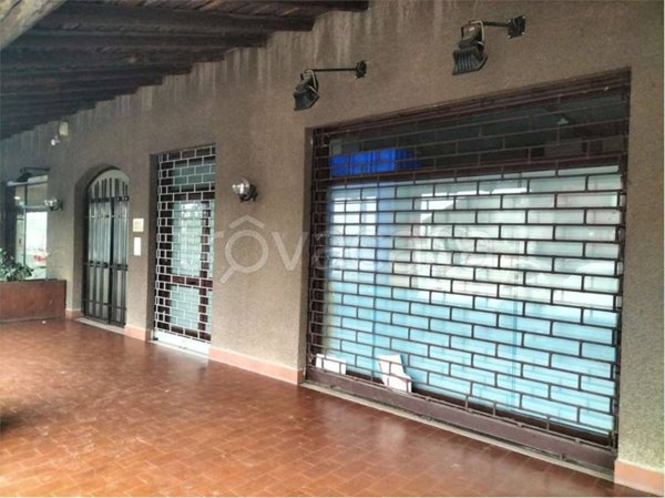 negozio in vendita a Bonate Sotto