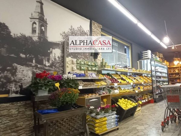 negozio in vendita a Bonate Sotto