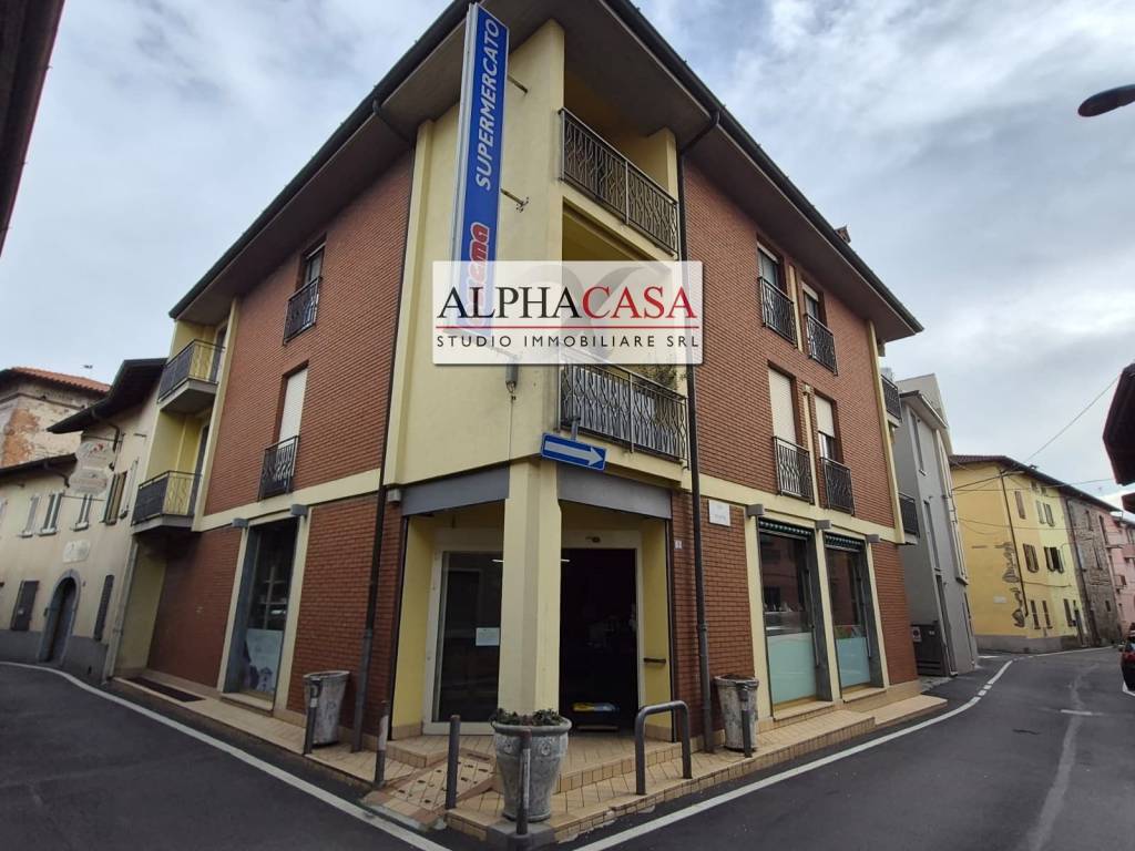 negozio in vendita a Bonate Sotto
