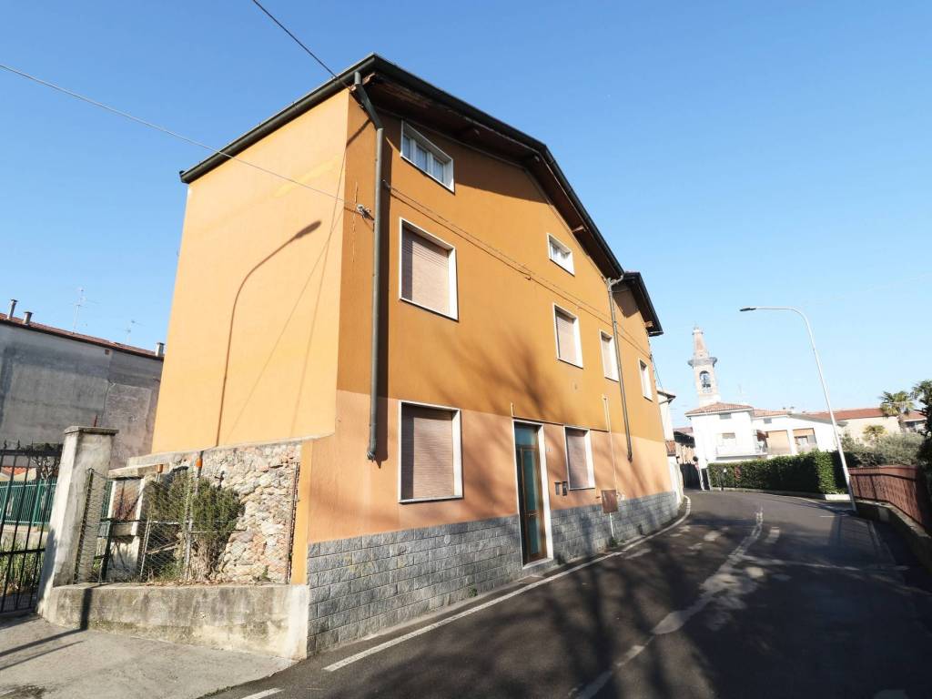 casa indipendente in vendita a Bonate Sotto