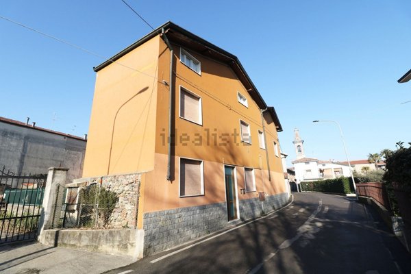 casa indipendente in vendita a Bonate Sotto