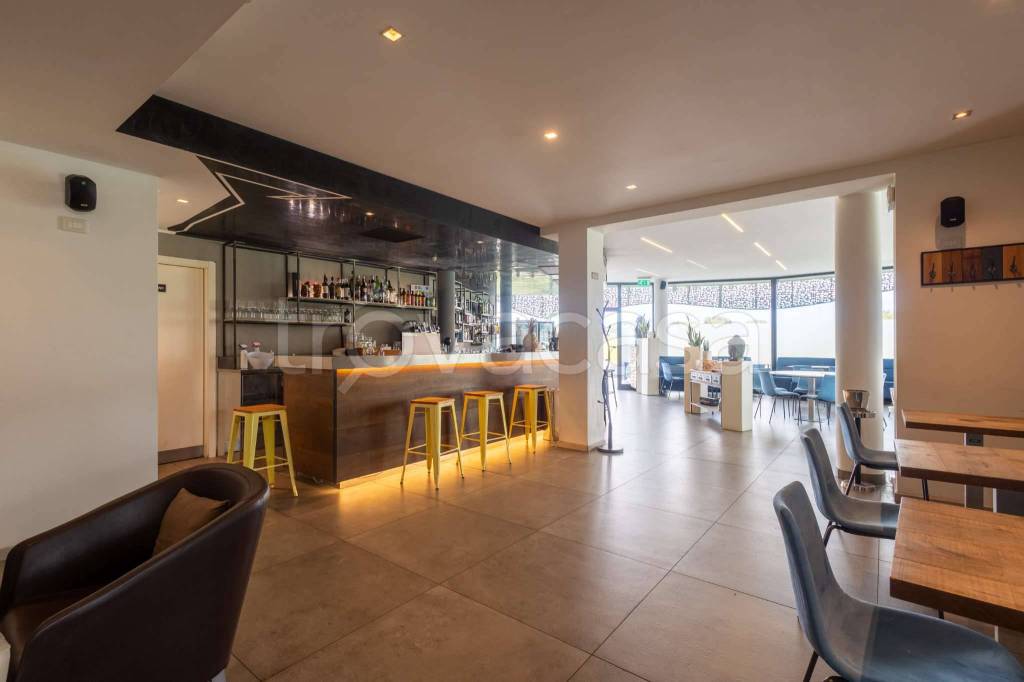 negozio in vendita a Bonate Sotto