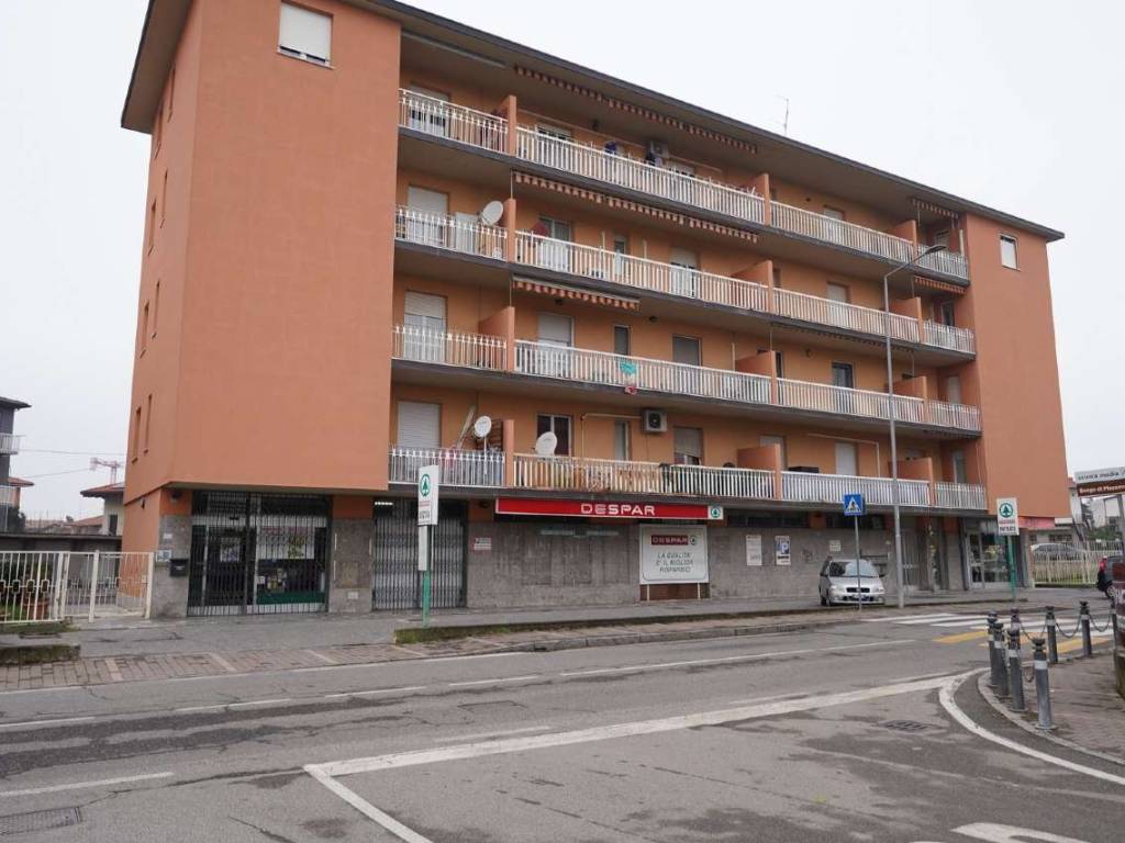 negozio in vendita a Bonate Sotto