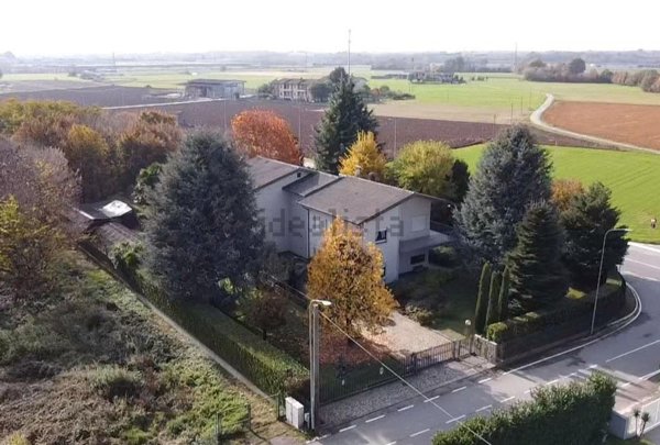casa indipendente in vendita a Bonate Sotto