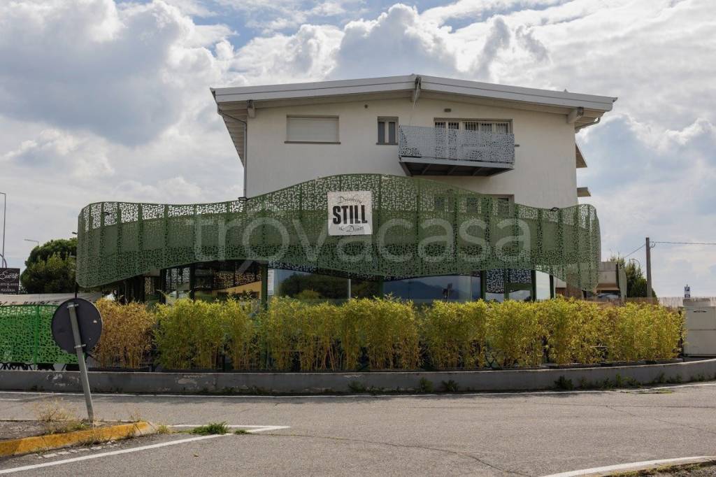 negozio in vendita a Bonate Sotto