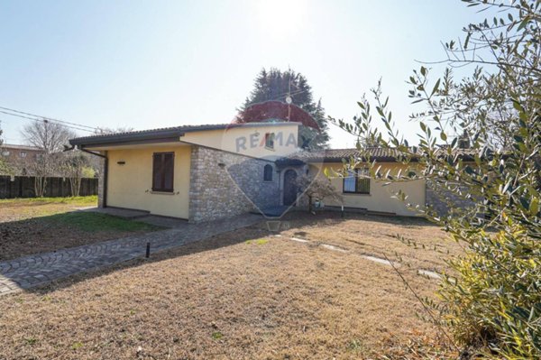 casa indipendente in vendita a Bonate Sotto