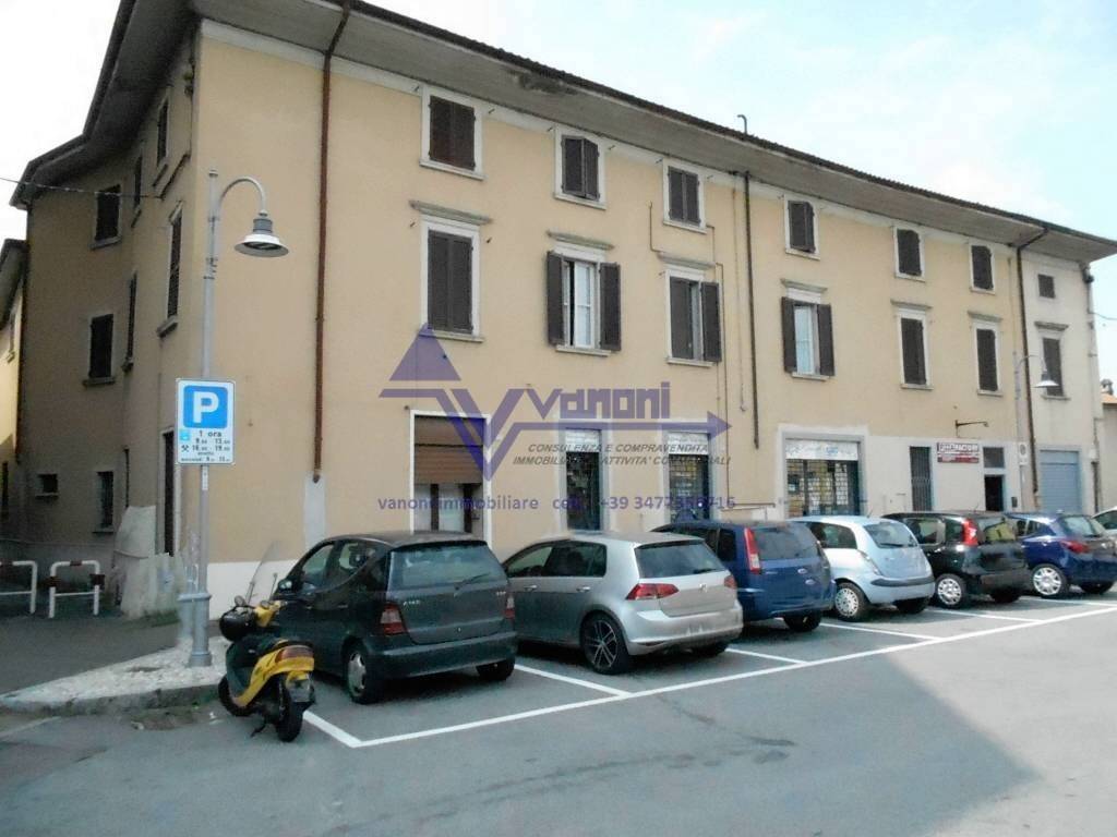 intera palazzina in vendita a Bonate Sotto