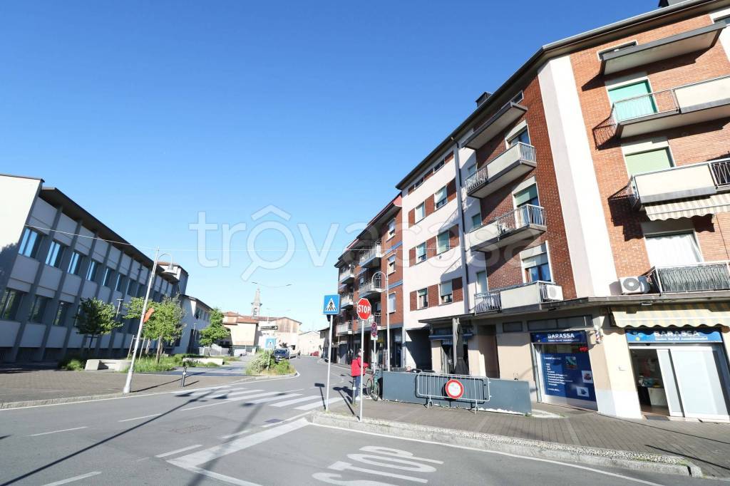 negozio in vendita a Bonate Sotto