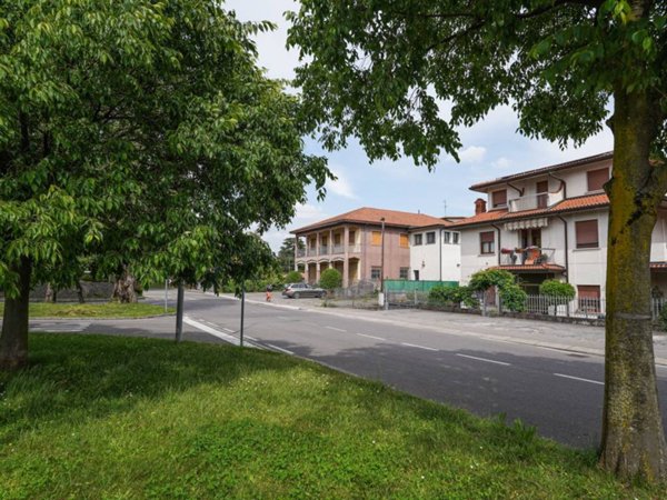 negozio in vendita a Bonate Sotto