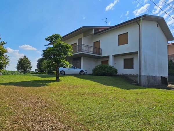 casa indipendente in vendita a Bonate Sotto
