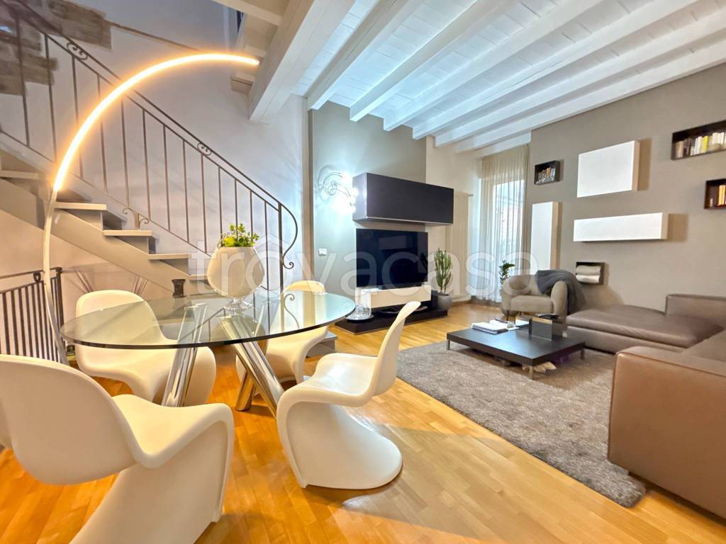 casa indipendente in vendita a Borgo di Terzo in zona Borgo